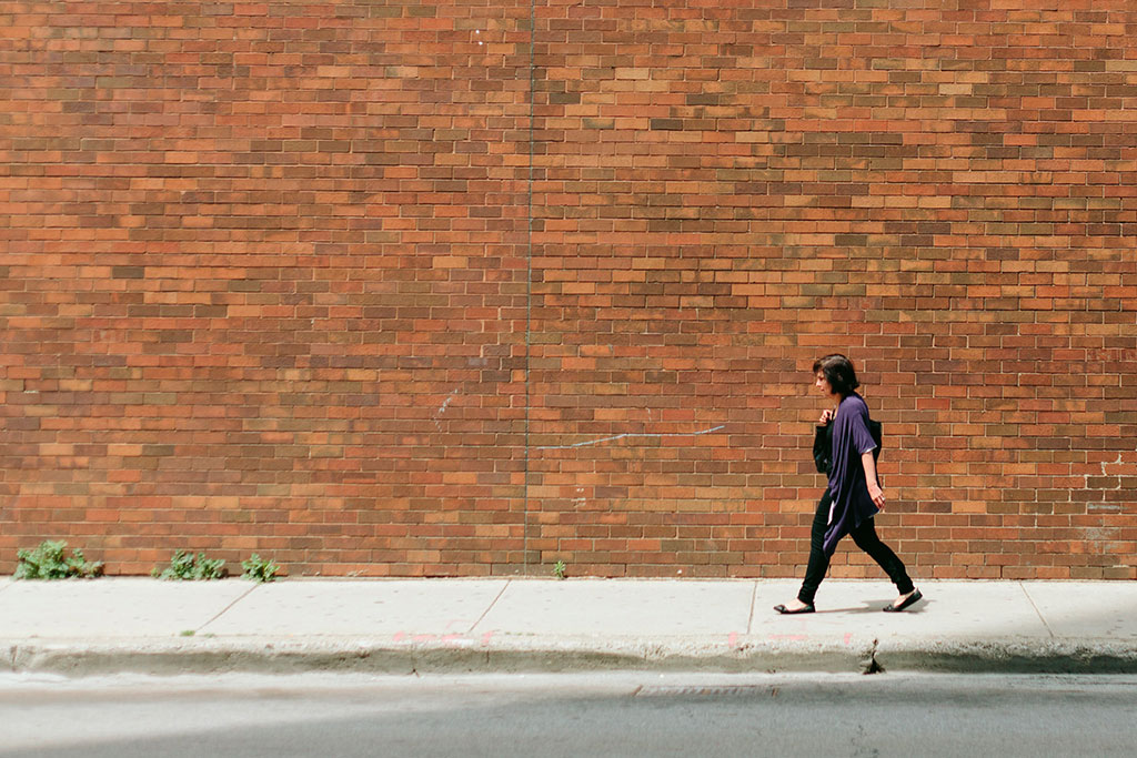 fotografía persona andando