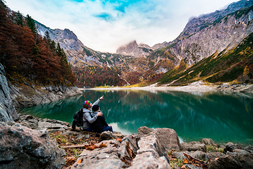 Fotografía de paisaje, persona señalando